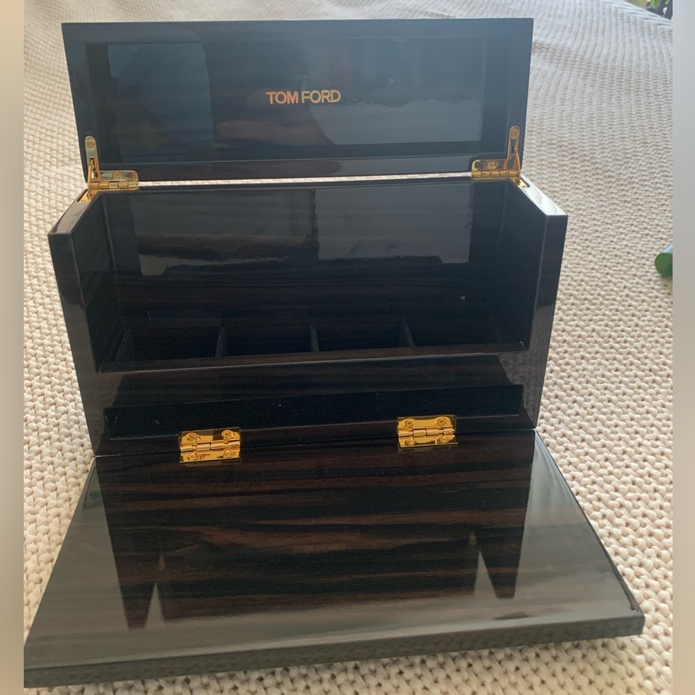 Tom Ford Cologne Storage